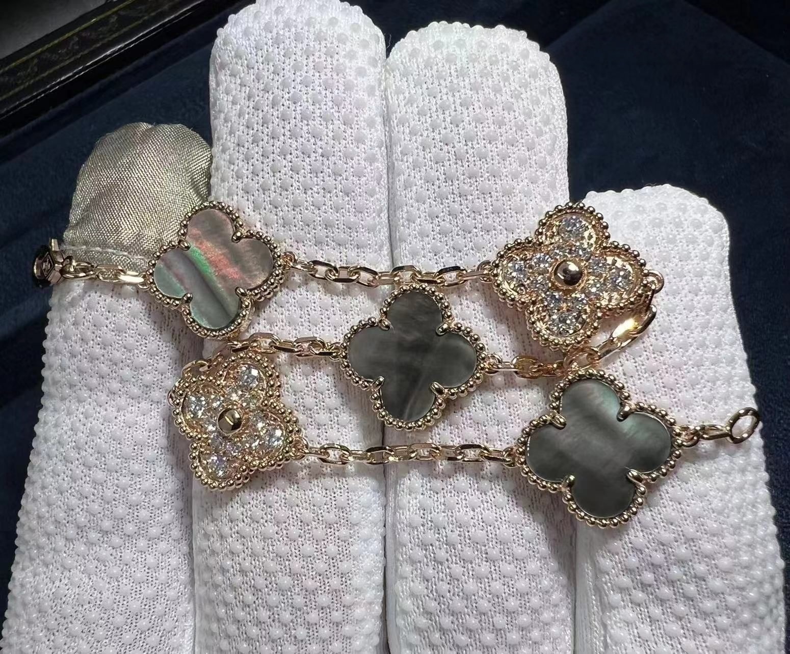 van cleef 18k rose gold vintage alhambra gray mother of peal diamond 5 motifs bracelet vcarp2r100 1