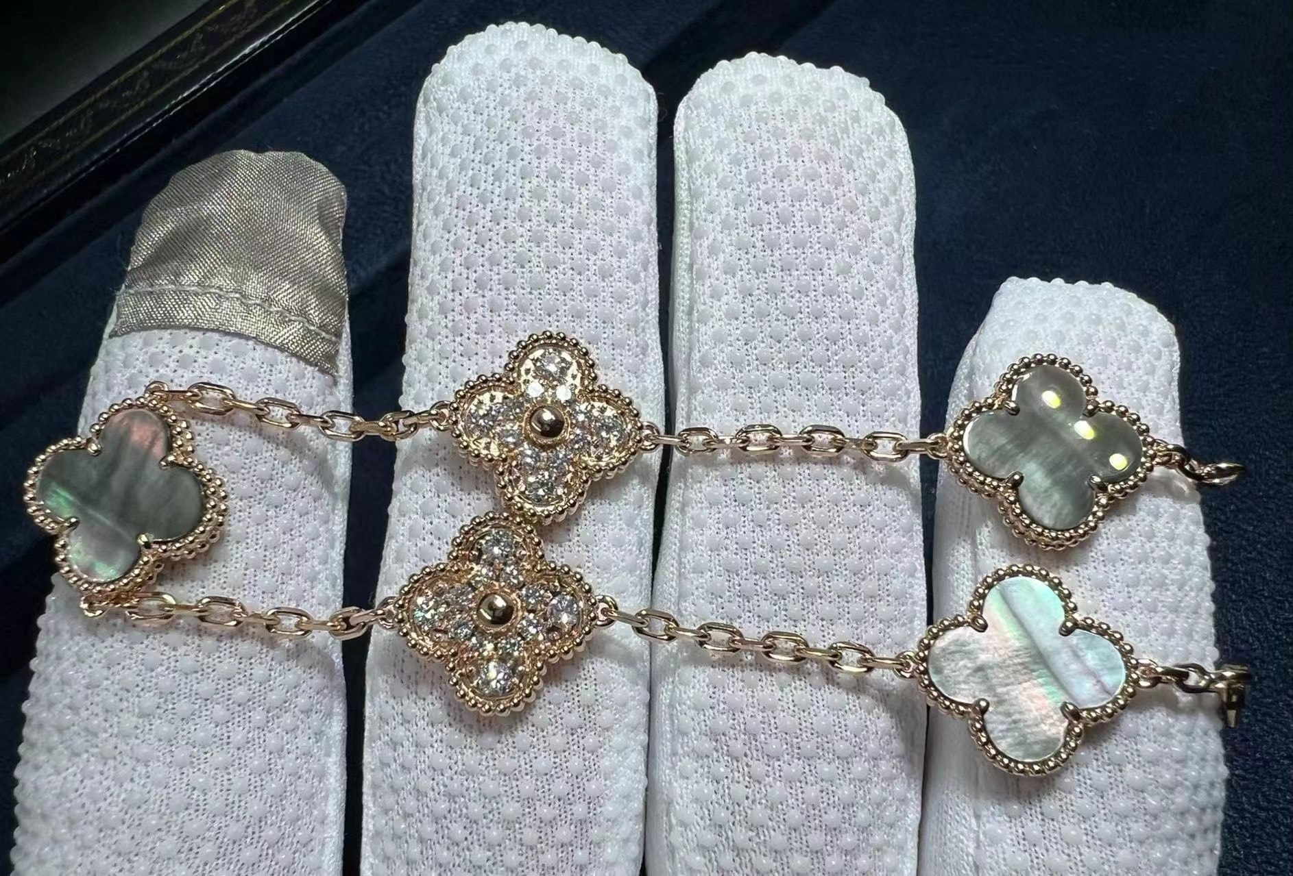 van cleef 18k rose gold vintage alhambra gray mother of peal diamond 5 motifs bracelet vcarp2r100 5