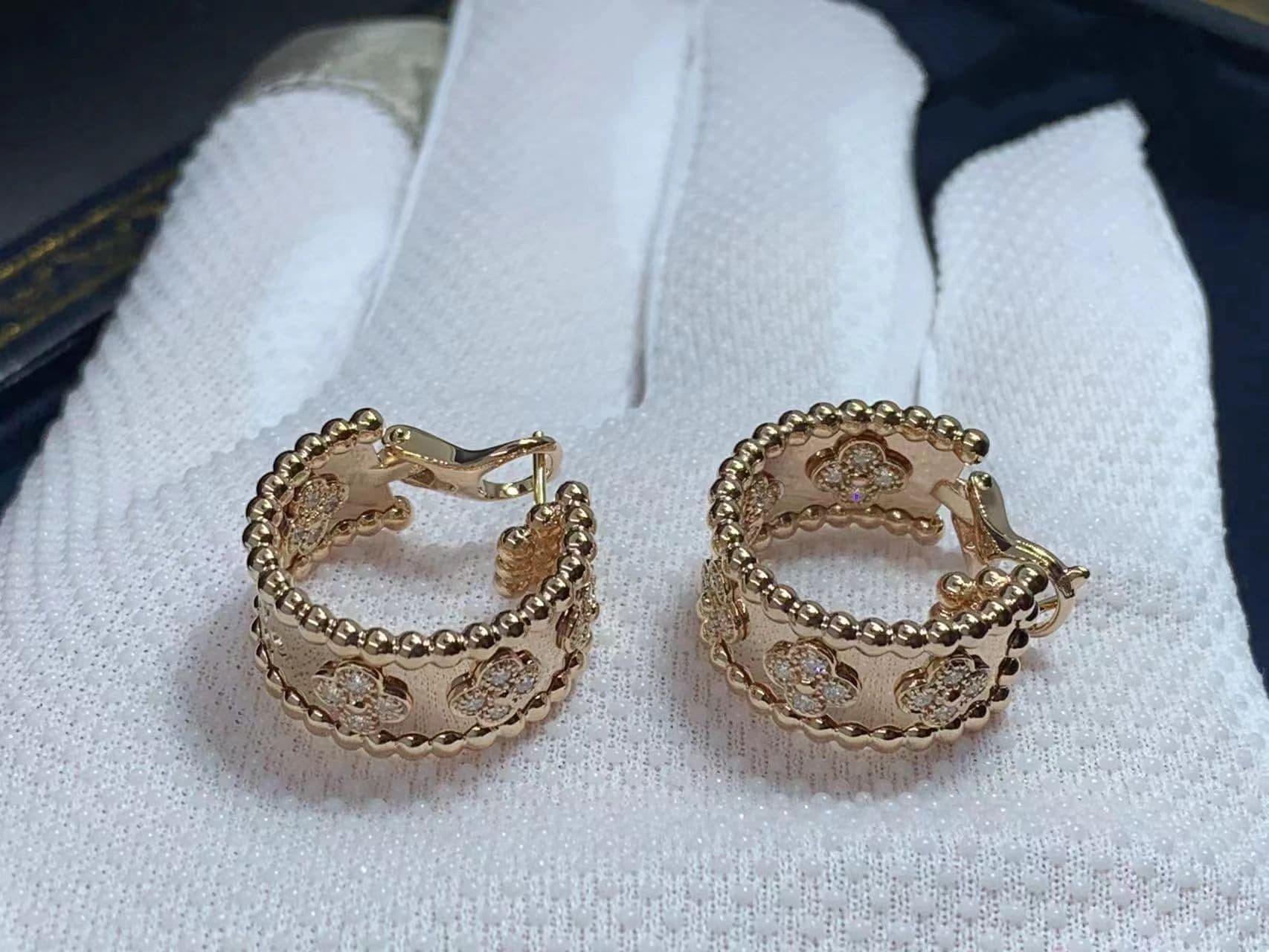 van cleef arpels 18k rose gold perlee clovers diamonds hoop earrings vcaro2mk00 5