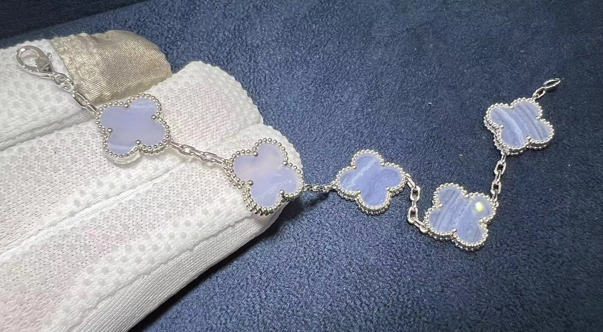 van cleef arpels 18k white gold 5 motifs chalcedony vintage alhambra bracelet vcard34700 2