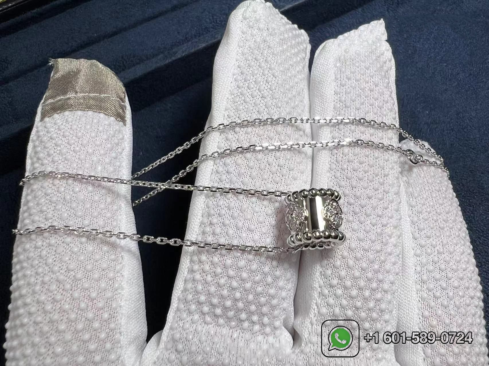 van cleef arpels 18k white gold perlee clovers diamond necklace pendant vcaro2ef00 2