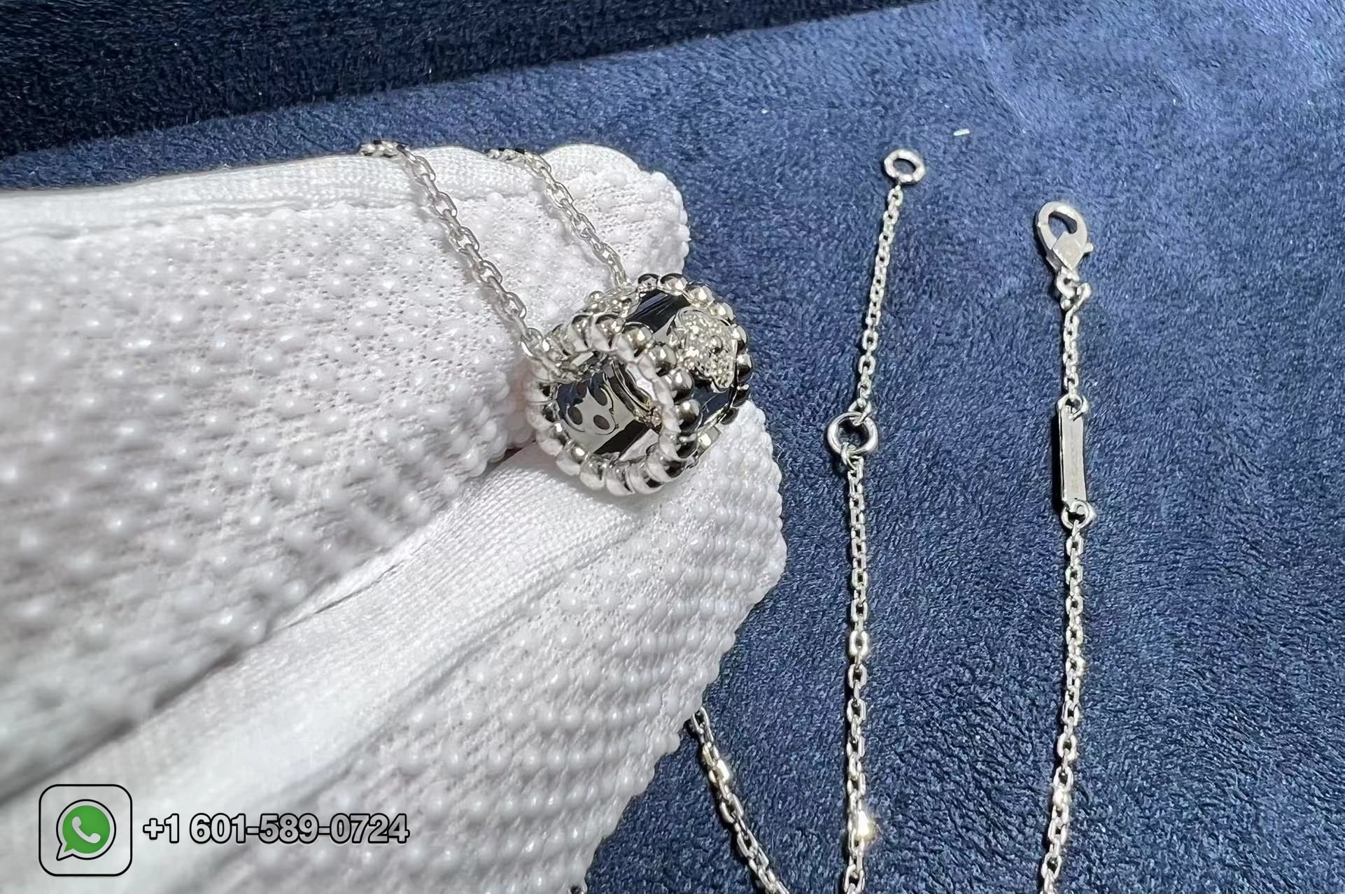 van cleef arpels 18k white gold perlee clovers diamond necklace pendant vcaro2ef00 5
