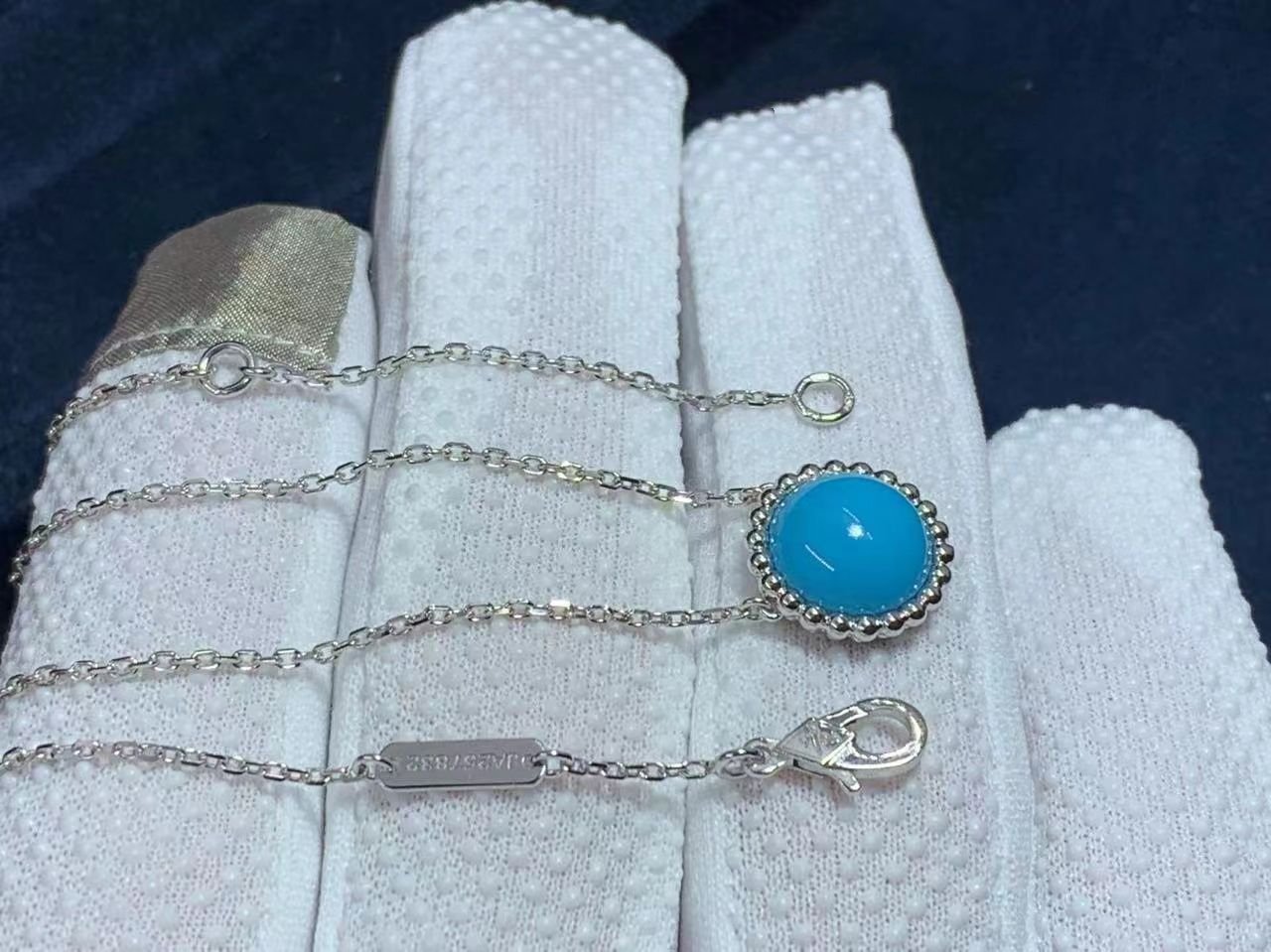 van cleef arpels 18k white gold turquoise perlee couleurs pendant necklace vcarp4dn00 1