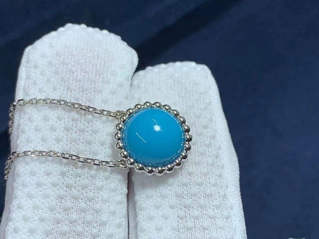 van cleef arpels 18k white gold turquoise perlee couleurs pendant necklace vcarp4dn00 4