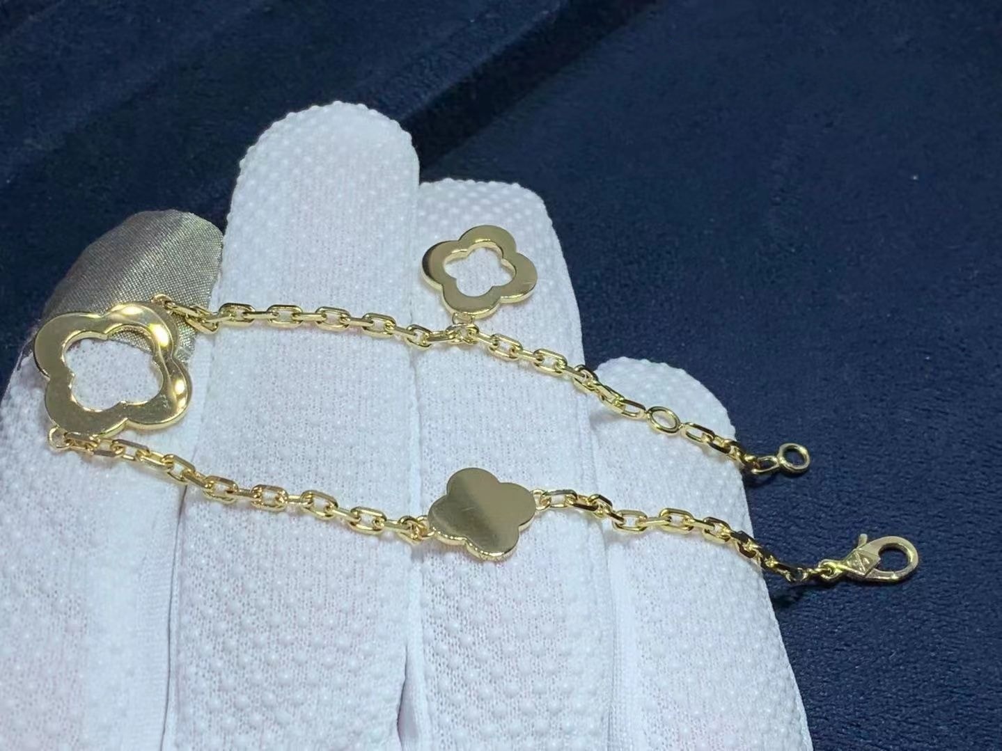van cleef arpels 18k yellow gold byzantine alhambra bracelet vcard39600 1