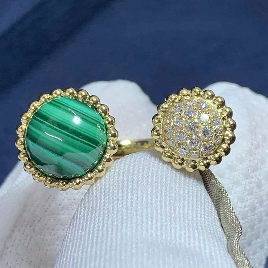 van cleef arpels 18k yellow gold diamond malachite perlee couleurs between the finger ring vcaro9su00