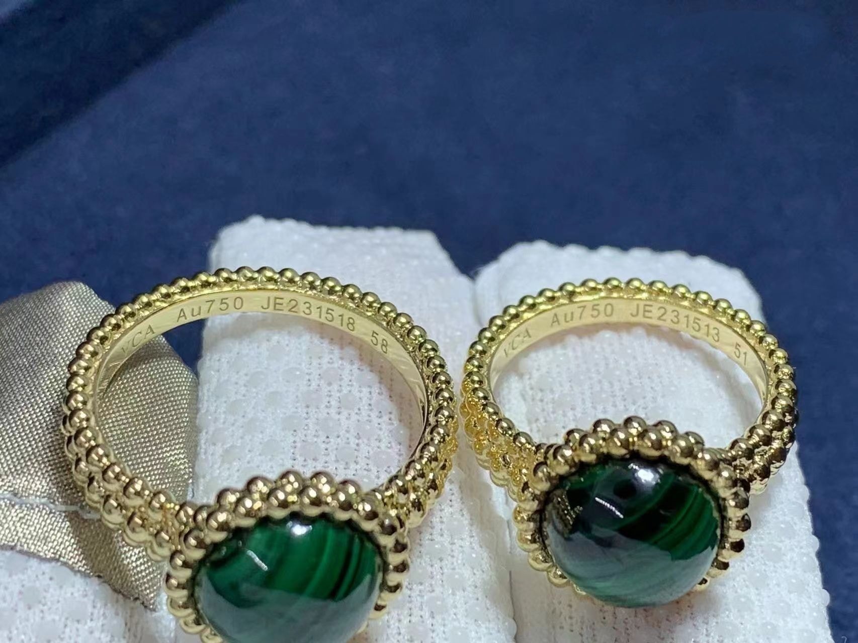 van cleef arpels 18k yellow gold malachite perlee couleurs ring vcarpjmu00 3