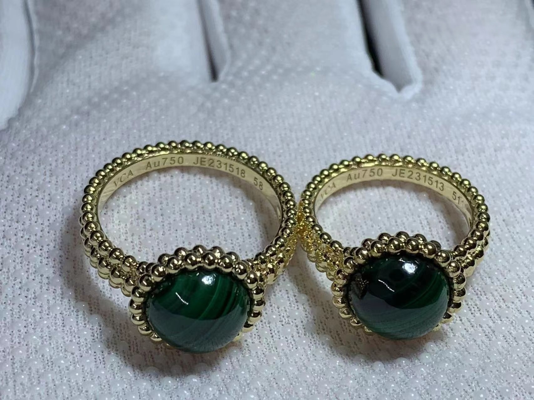 van cleef arpels 18k yellow gold malachite perlee couleurs ring vcarpjmu00 6