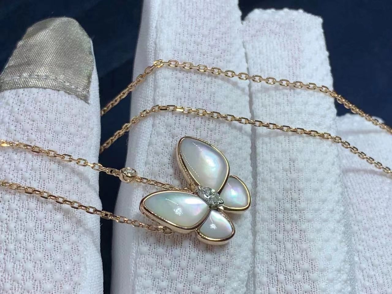 van cleef arpels 18k pink gold mother of pearl and diamond two butterfly pendant necklace vcaro8fo00 2