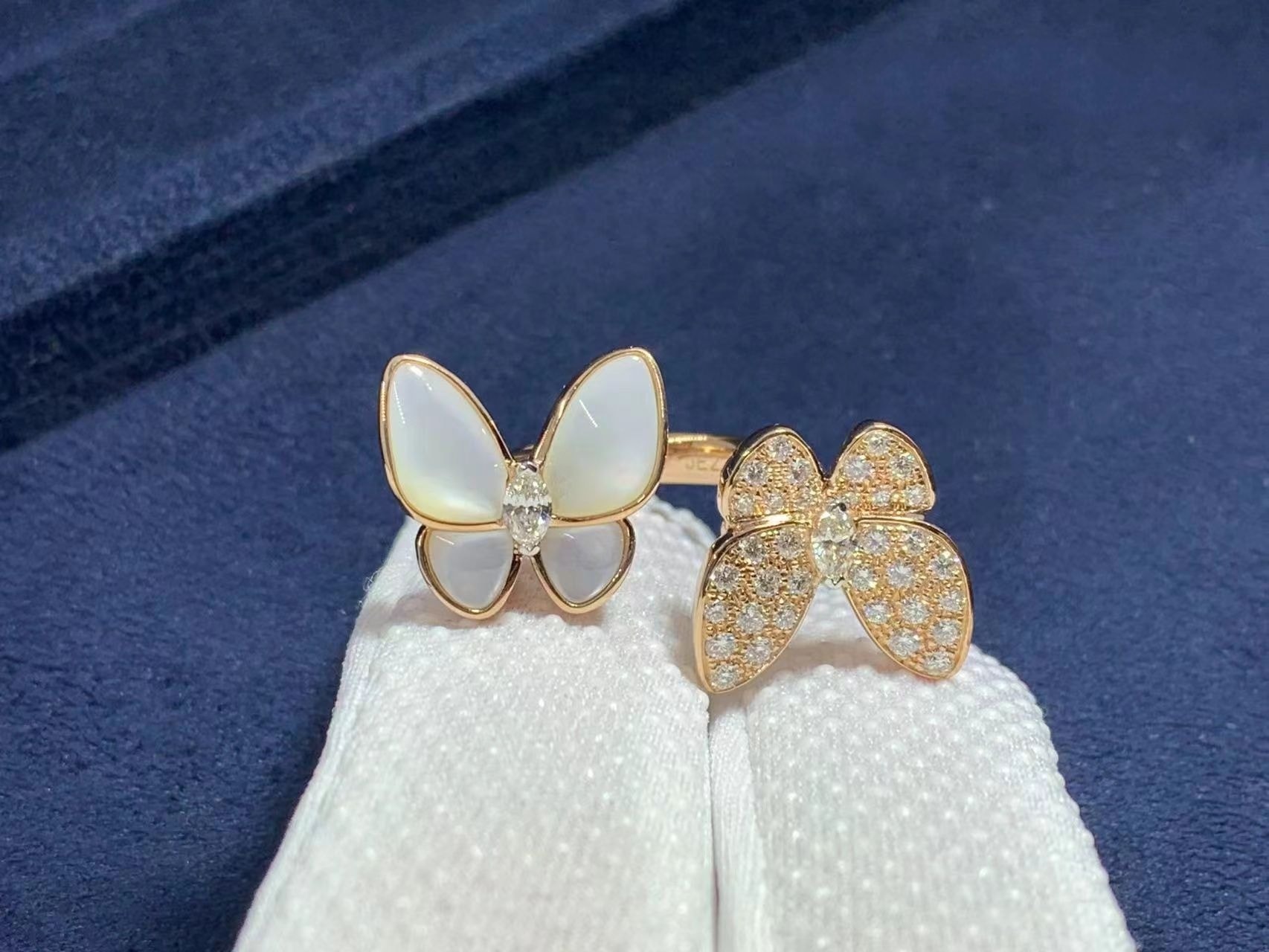 van cleef arpels 18k rose gold diamond and mother of pearl two butterfly between the finger ring vcaro7al00 1