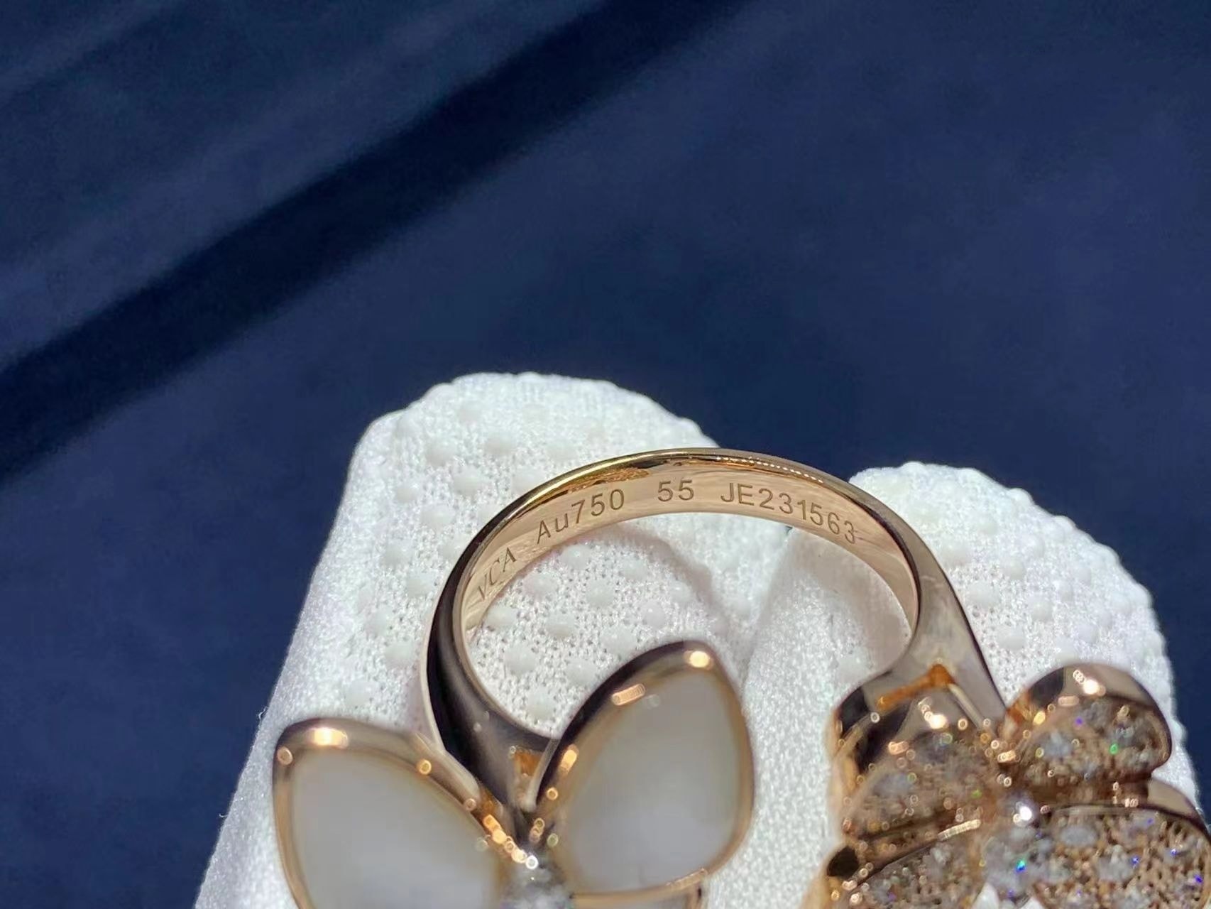 van cleef arpels 18k rose gold diamond and mother of pearl two butterfly between the finger ring vcaro7al00 2