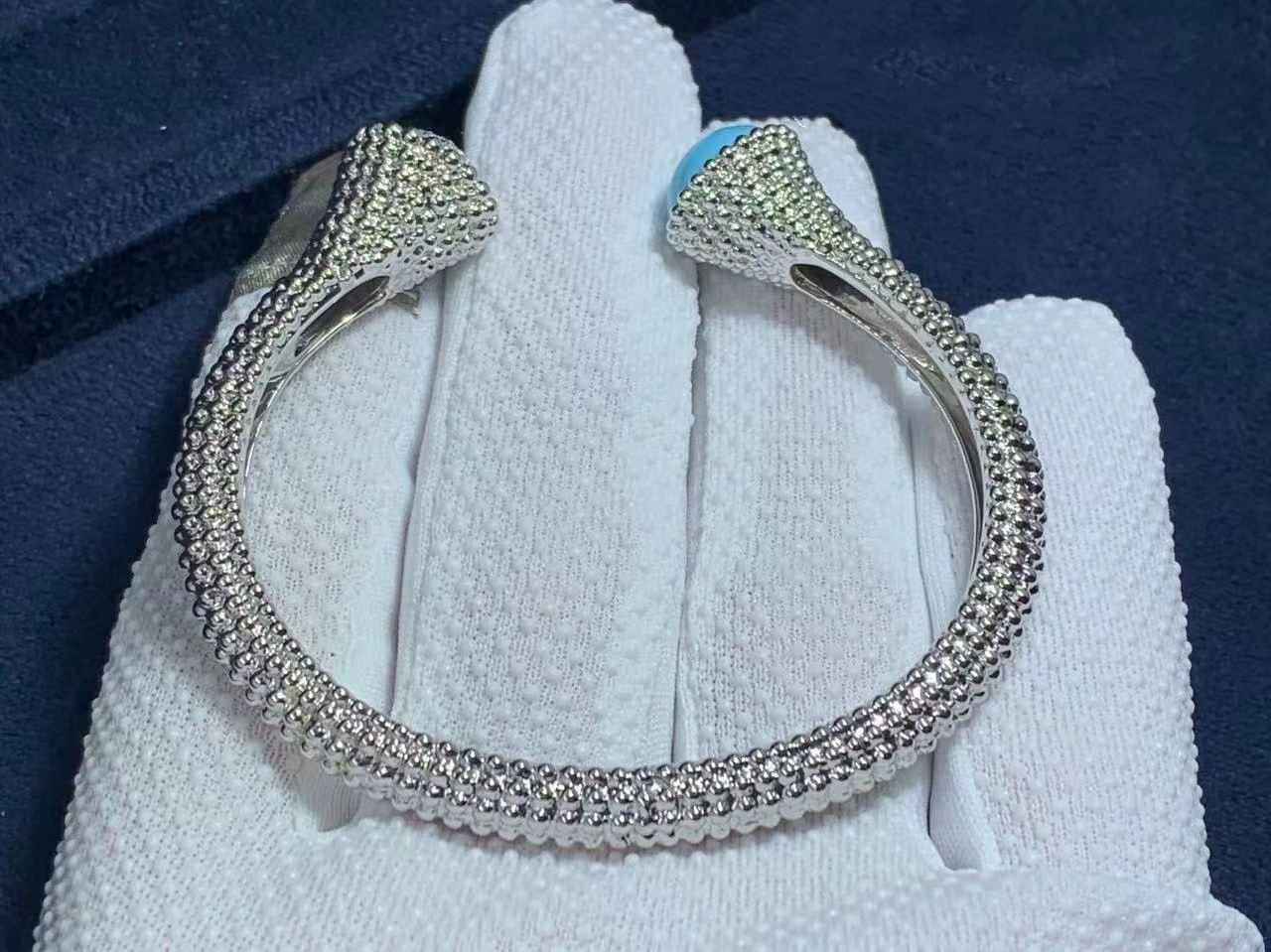 van cleef arpels 18k white gold turquoise diamond perlee couleurs bracelet vcarp27800 1