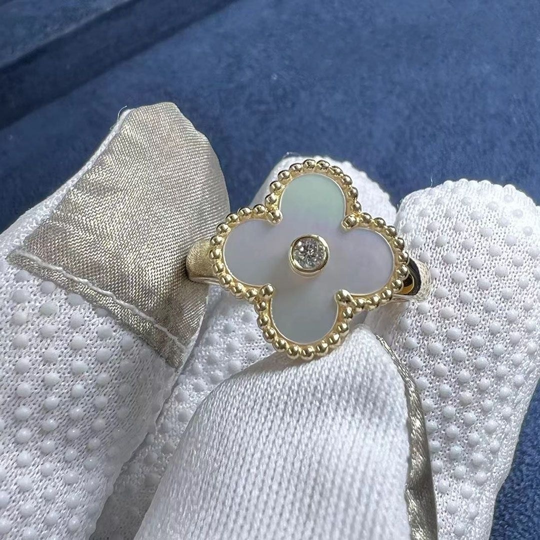van cleef arpels 18k yellow gold diamonds mother of pearl vintage alhambra ring vcara41100