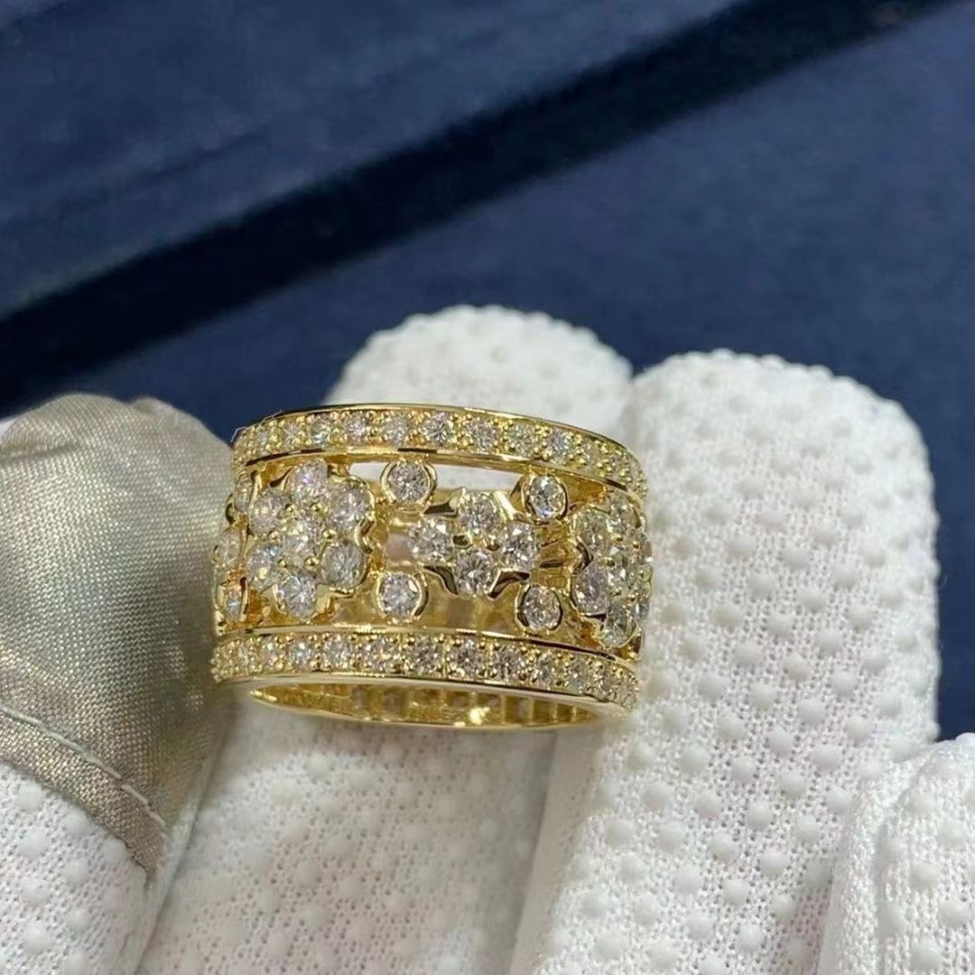 van cleef arpels 18k yellow gold diamonds snowflake ring vcaro3rv00