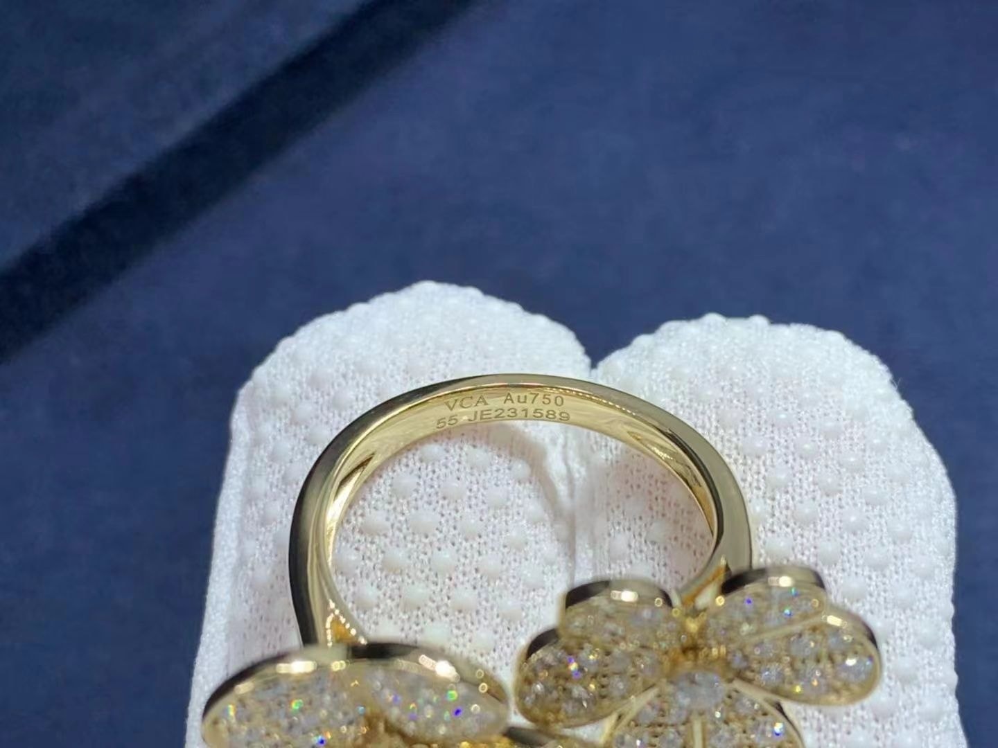 van cleef arpels 18k yellow gold frivole diamond between the finger ring vcarp0j800 1