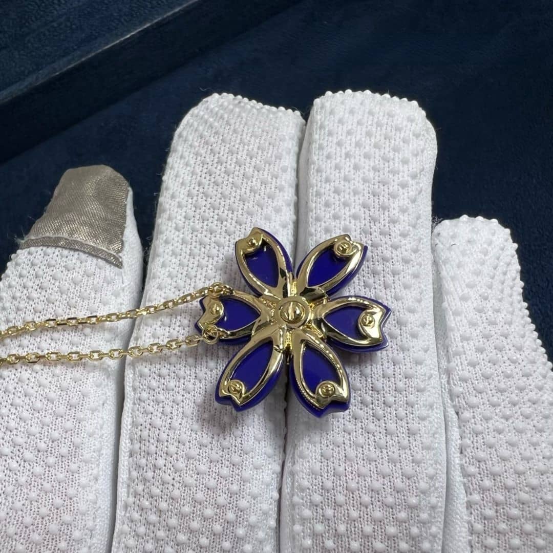 van cleef arpels 18k yellow gold mini model lapis lazuli flower rose de noel pendant necklace vcarp7t200 4