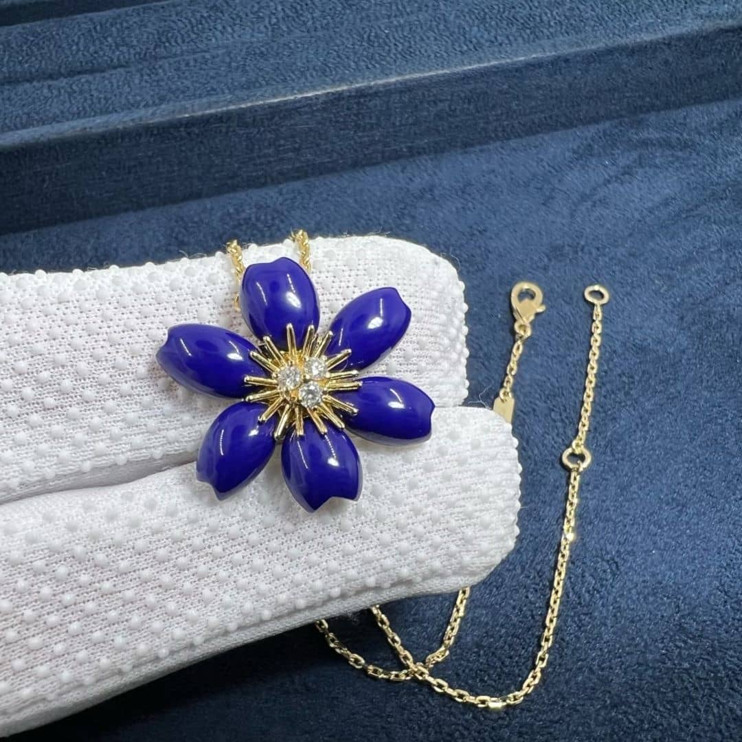 van cleef arpels 18k yellow gold mini model lapis lazuli flower rose de noel pendant necklace vcarp7t200 6