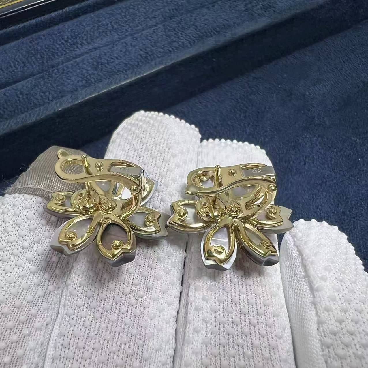 van cleef arpels 18k yellow gold mini model mother of pearl flower rose de noel earrings vcarp7tj00 1
