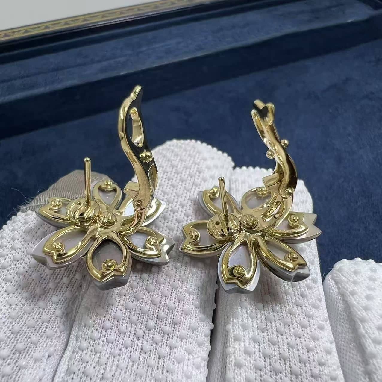 van cleef arpels 18k yellow gold mini model mother of pearl flower rose de noel earrings vcarp7tj00 7