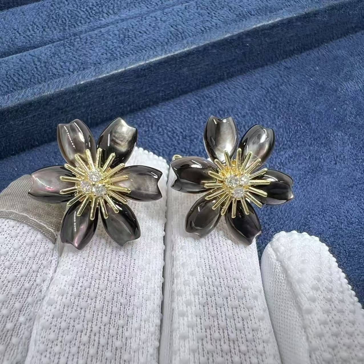van cleef arpels 18k yellow gold mini model mother of pearl flower rose de noel earrings vcarp7tj00