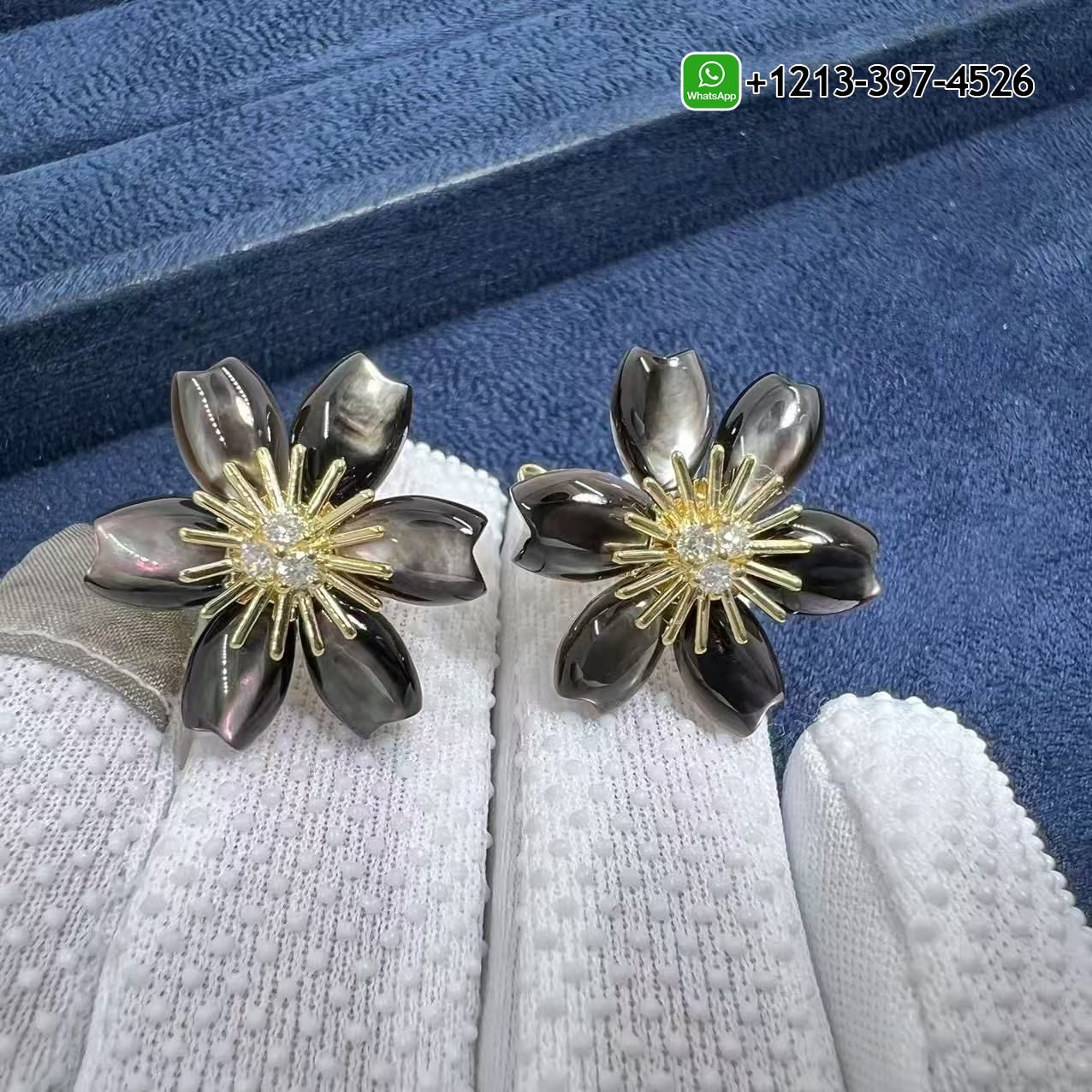 Custom Made Best Sellers Quality 1:1 Van Cleef & Arpels 18k Yellow Gold MiNi Model Mother-of-pearl Flower Rose de Noel Earrings - High Quality 18k Gold and Diamond Luxury Distinctive Collection Designer Jewelry Customized Factory Price Van Cleef Arpels 18k Yellow Gold MiNi Model Mother Of Pearl Flower Rose De Noel Earrings VCARP7TJ00