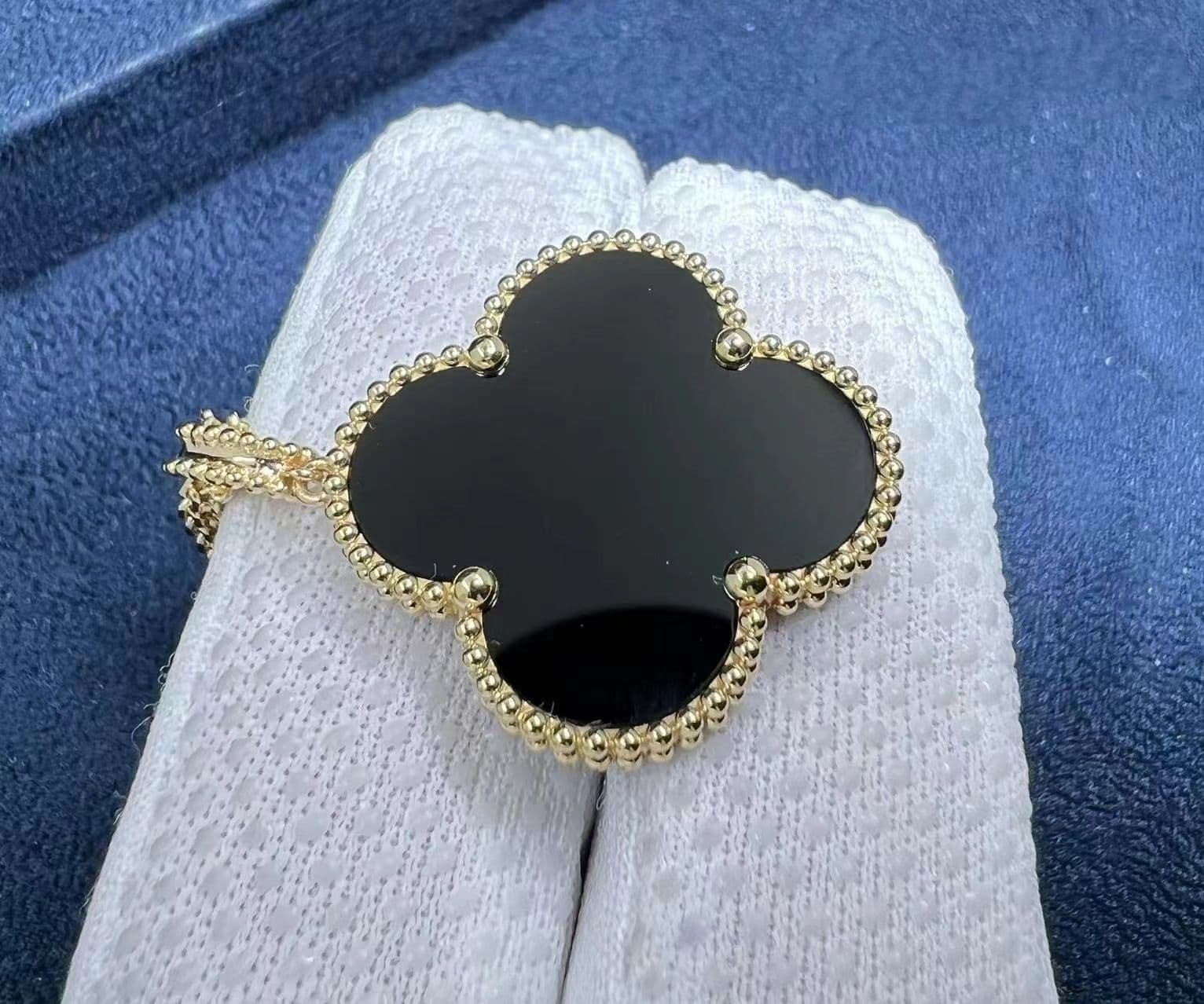 van cleef arpels 18k yellow gold onyx magic alhambra 1 motif long necklace vcaro49m00 2
