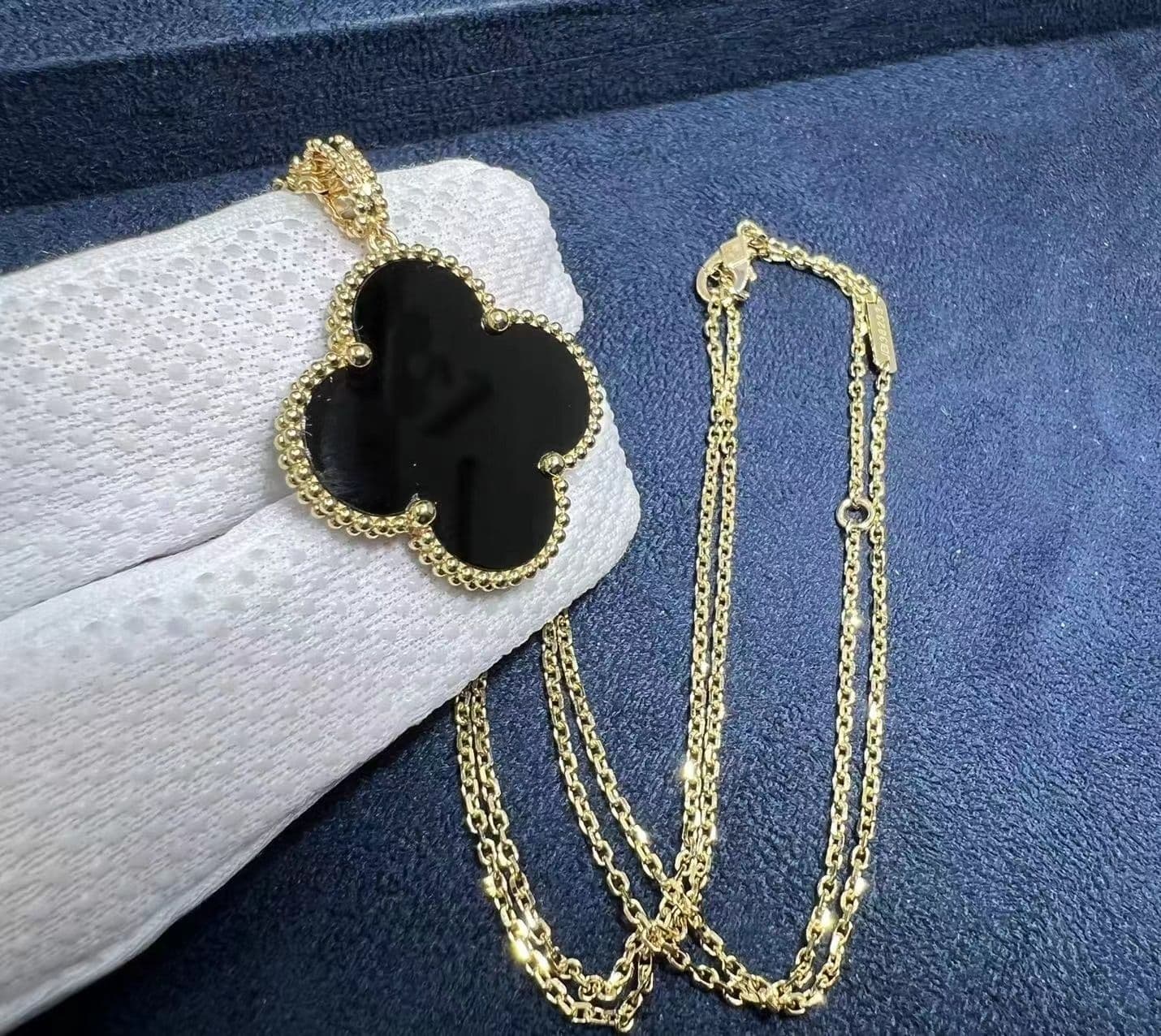 van cleef arpels 18k yellow gold onyx magic alhambra 1 motif long necklace vcaro49m00 3