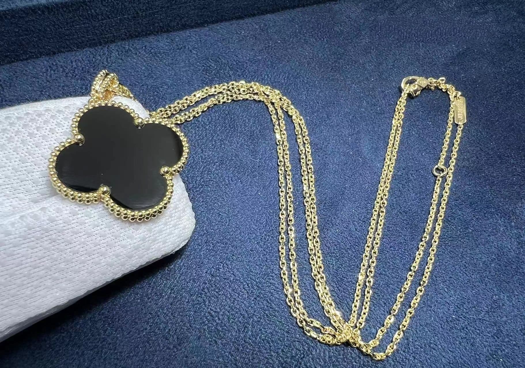 van cleef arpels 18k yellow gold onyx magic alhambra 1 motif long necklace vcaro49m00 5