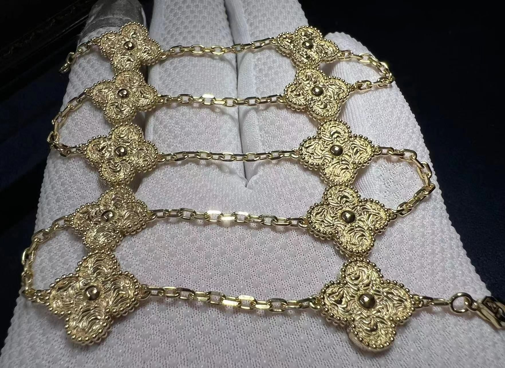 van cleef arpels 18k yellow gold vintage alhambra 10 motif necklace vcaro1id00 2