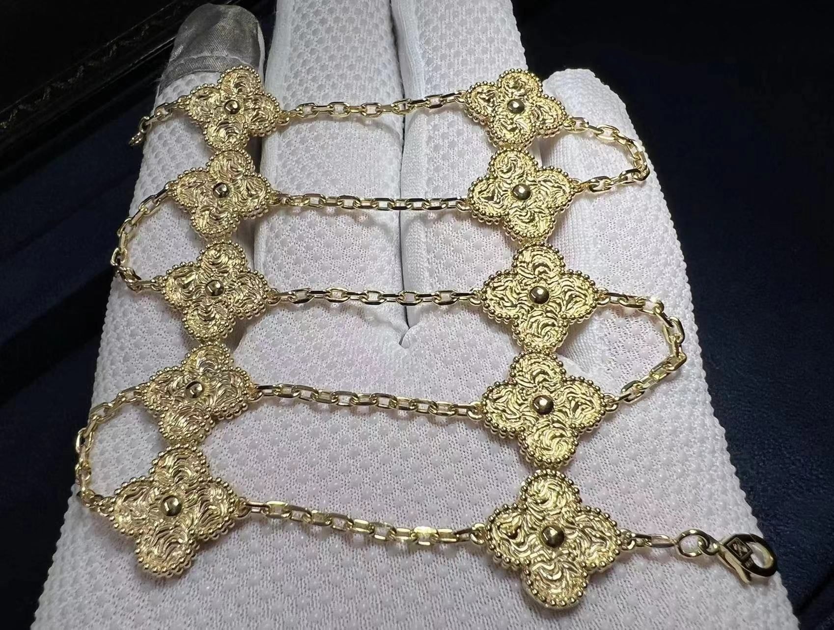 van cleef arpels 18k yellow gold vintage alhambra 10 motif necklace vcaro1id00 3