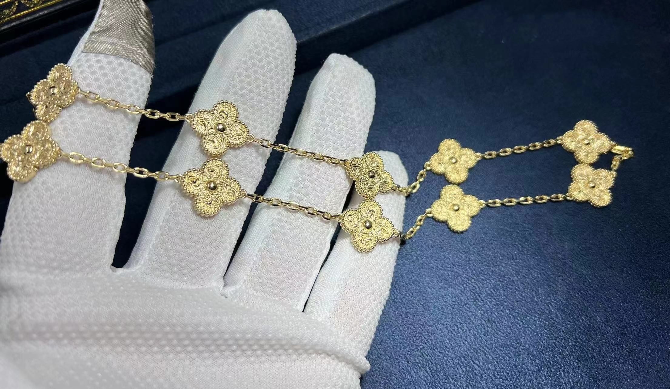 van cleef arpels 18k yellow gold vintage alhambra 10 motif necklace vcaro1id00 5