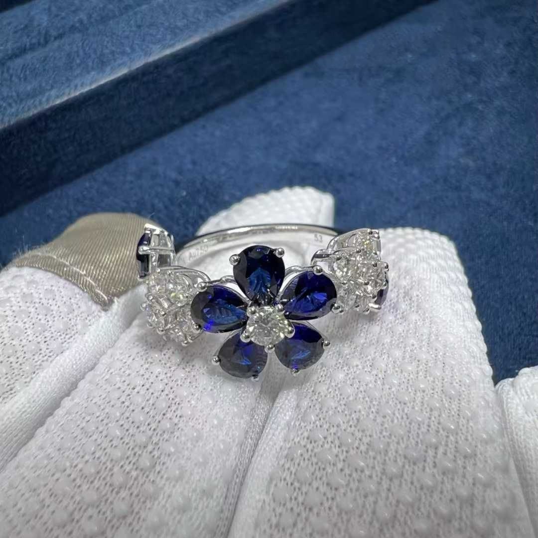 van cleef arpels folie des pres diamond blue sapphire 18k white gold flower ring vcarp05700 4