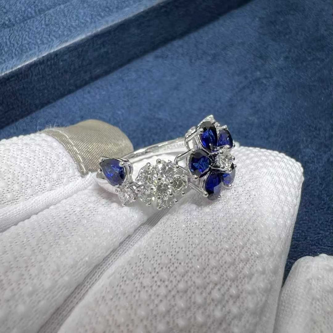 van cleef arpels folie des pres diamond blue sapphire 18k white gold flower ring vcarp05700 6