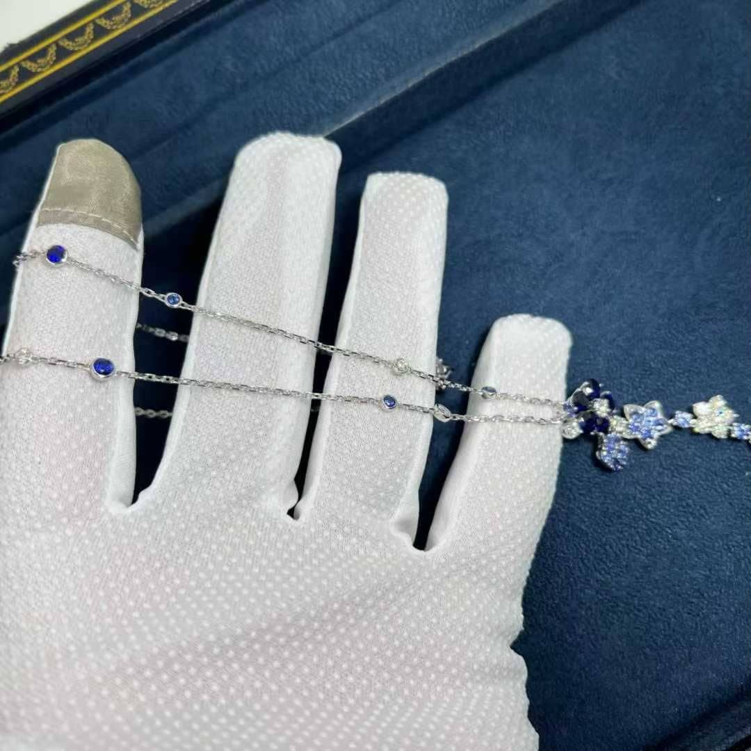 van cleef arpels folie des pres 18k white gold diamond blue sapphire flower pendant necklace vcarp05j00 1