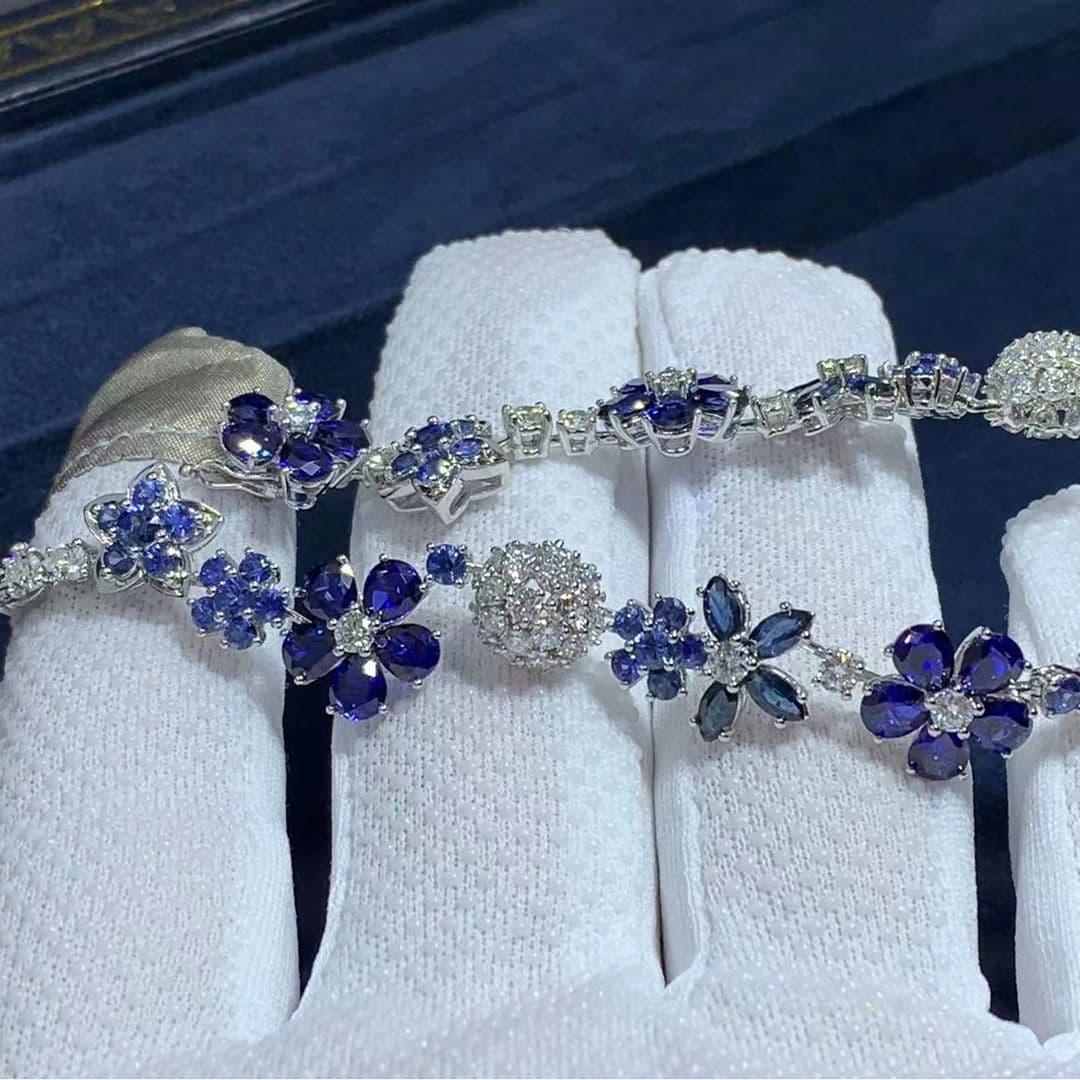 van cleef arpels folie des pres diamond sapphire flower 18k white gold bracelet vcarp05a00