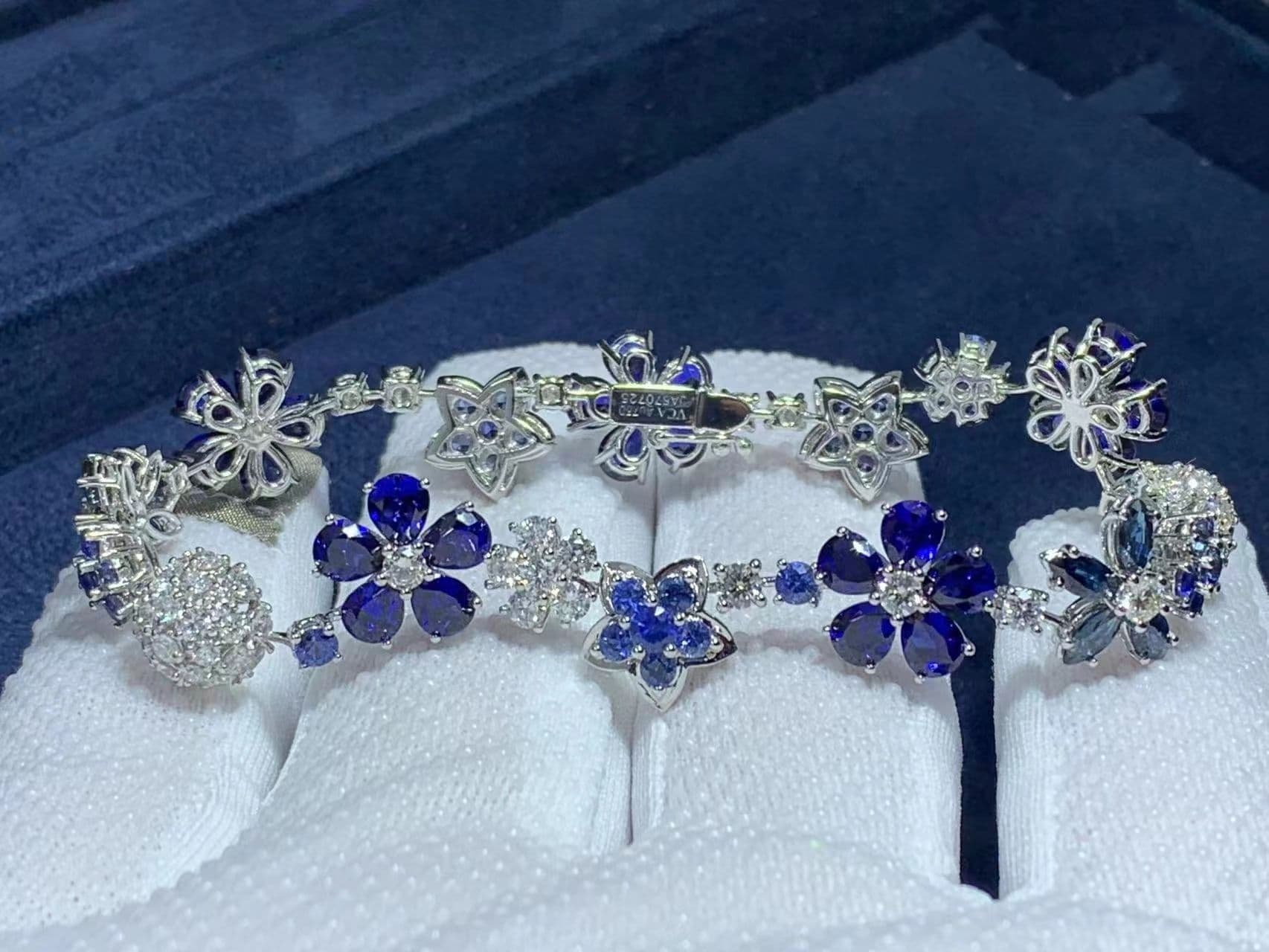 van cleef arpels folie des pres diamond sapphire flower 18k white gold bracelet vcarp05a00 9