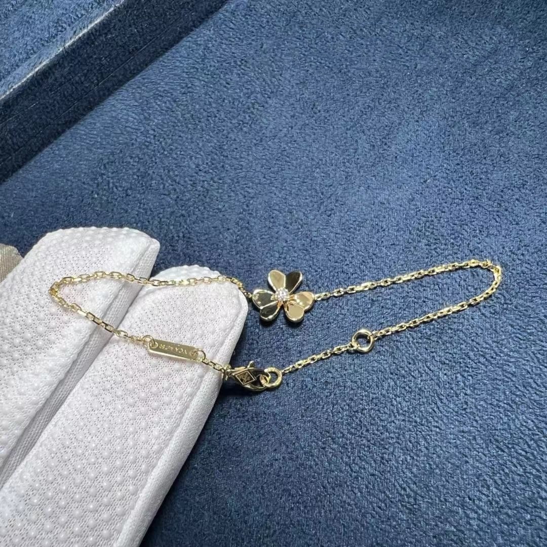 van cleef arpels frivole 18k yellow gold diamond mini model necklace vcarpjmm00 1