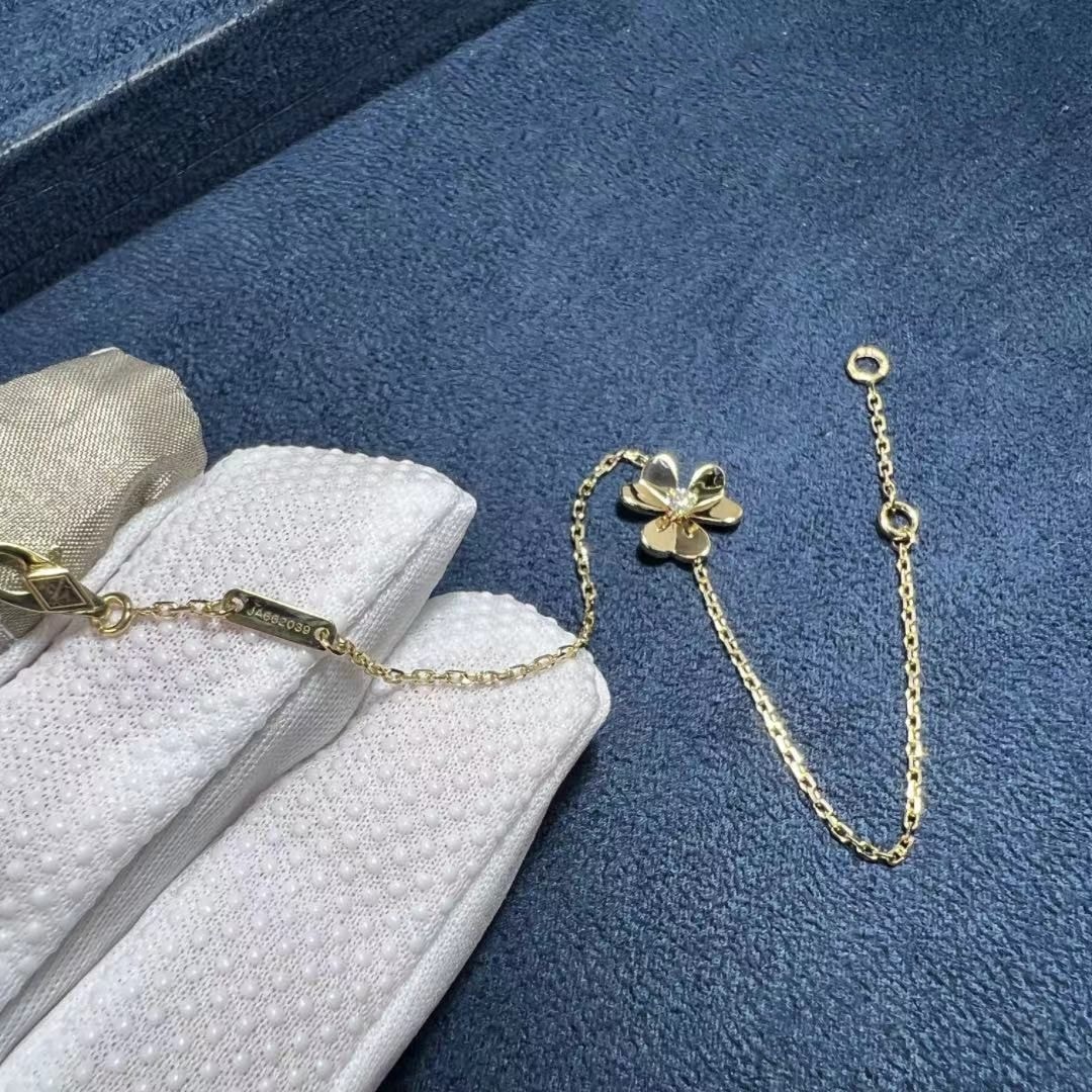 van cleef arpels frivole 18k yellow gold diamond mini model necklace vcarpjmm00 2
