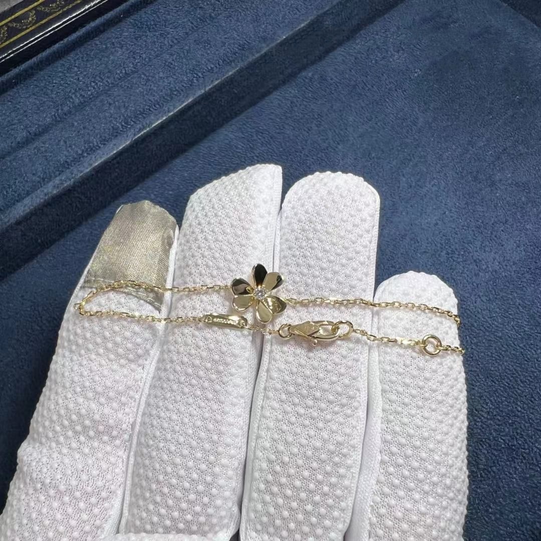 van cleef arpels frivole 18k yellow gold diamond mini model necklace vcarpjmm00