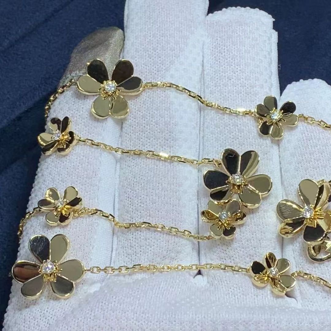 van cleef arpels frivole 18k yellow gold diamond 9 flowers necklace vcard31500 1
