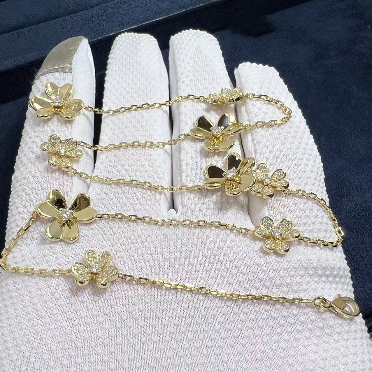 van cleef arpels frivole 9 flowers diamond 18k yellow gold necklace vcarp3w600 2