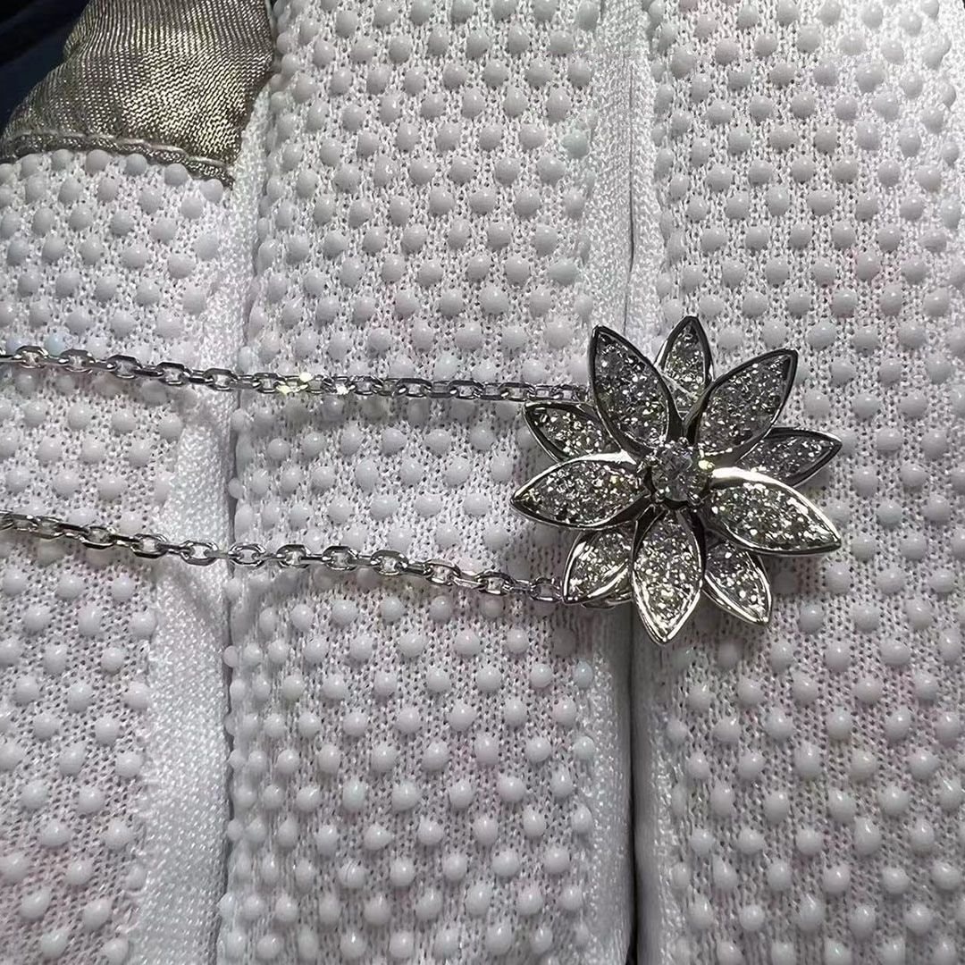 van cleef arpels lotus clip pendant small model 18k white gold diamond vcaro6p600