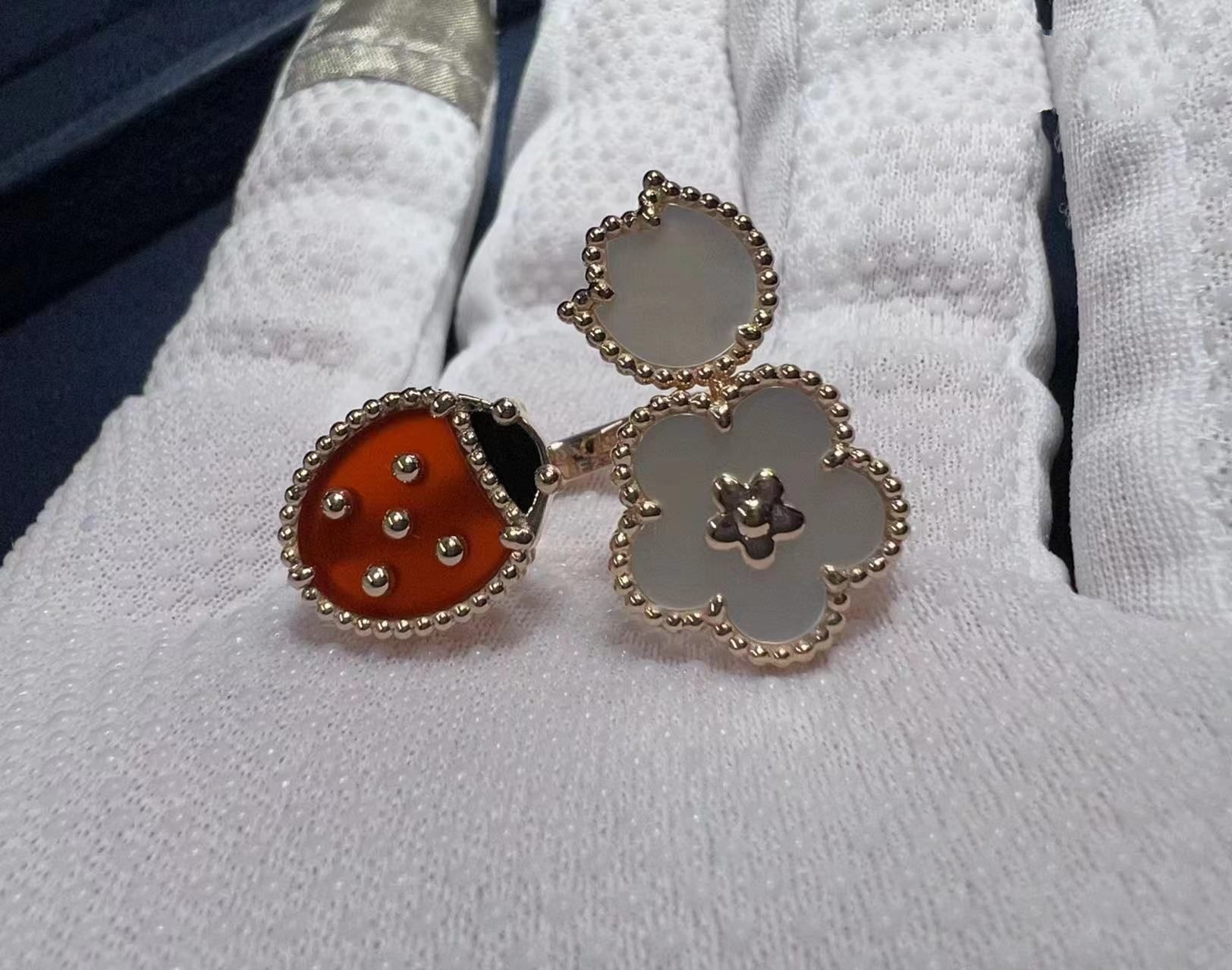 van cleef arpels lucky spring 18k rose gold mother of pearl carnelian onyx between the finger ring vcarp9x300 3
