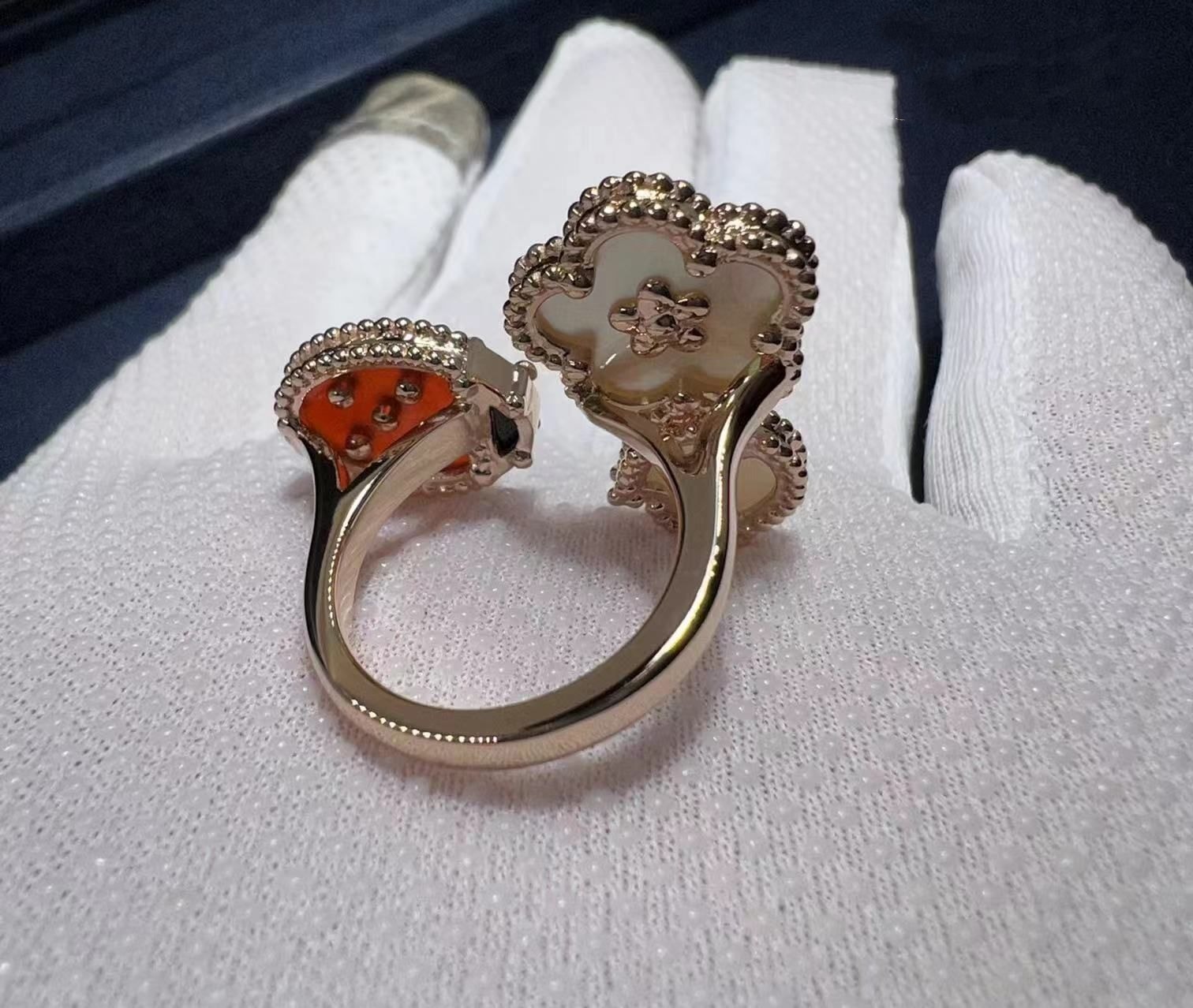 van cleef arpels lucky spring 18k rose gold mother of pearl carnelian onyx between the finger ring vcarp9x300 5