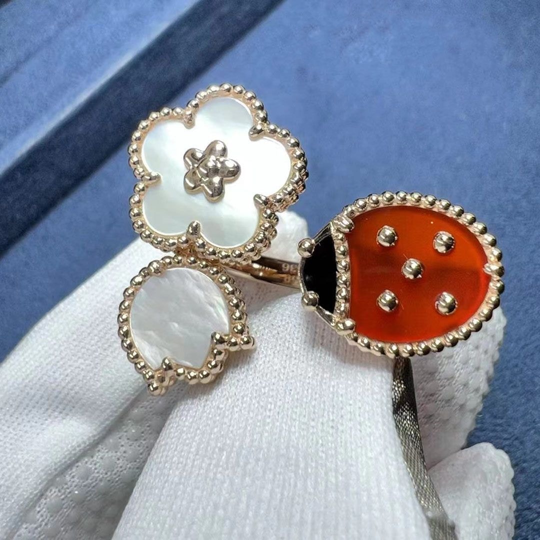 van cleef arpels lucky spring 18k rose gold mother of pearl carnelian onyx between the finger ring vcarp9x300