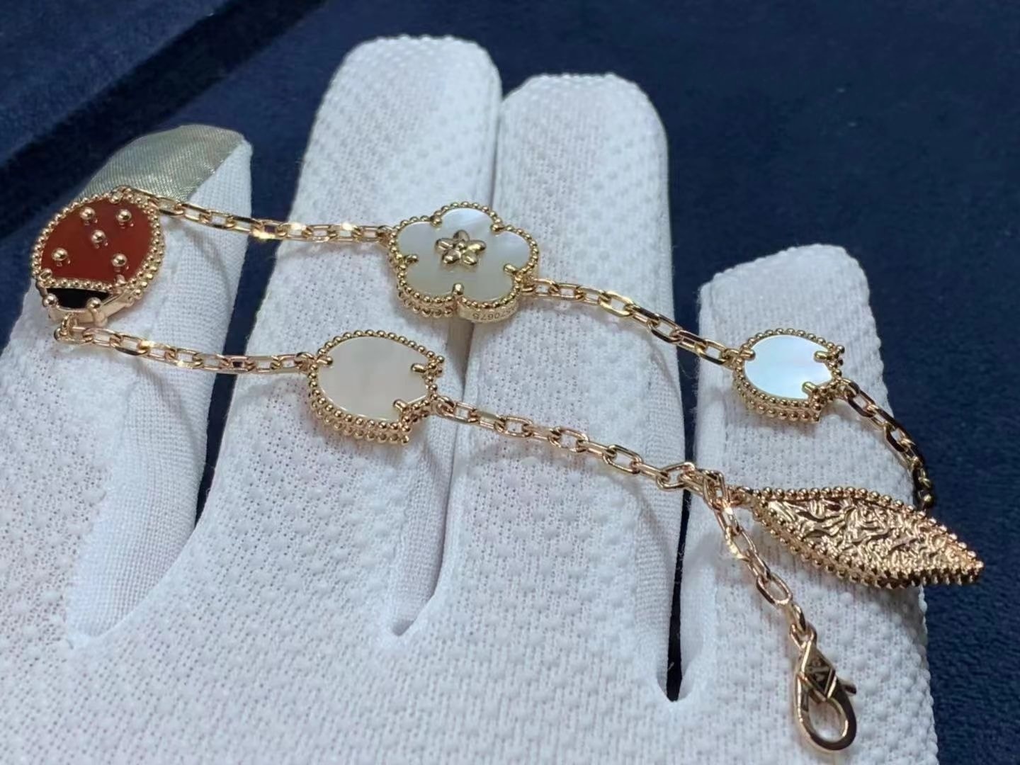 van cleef arpels lucky spring 5 motifs 18k rose gold mother of pearl carnelian onyx bracelet vcarp7rr00 6