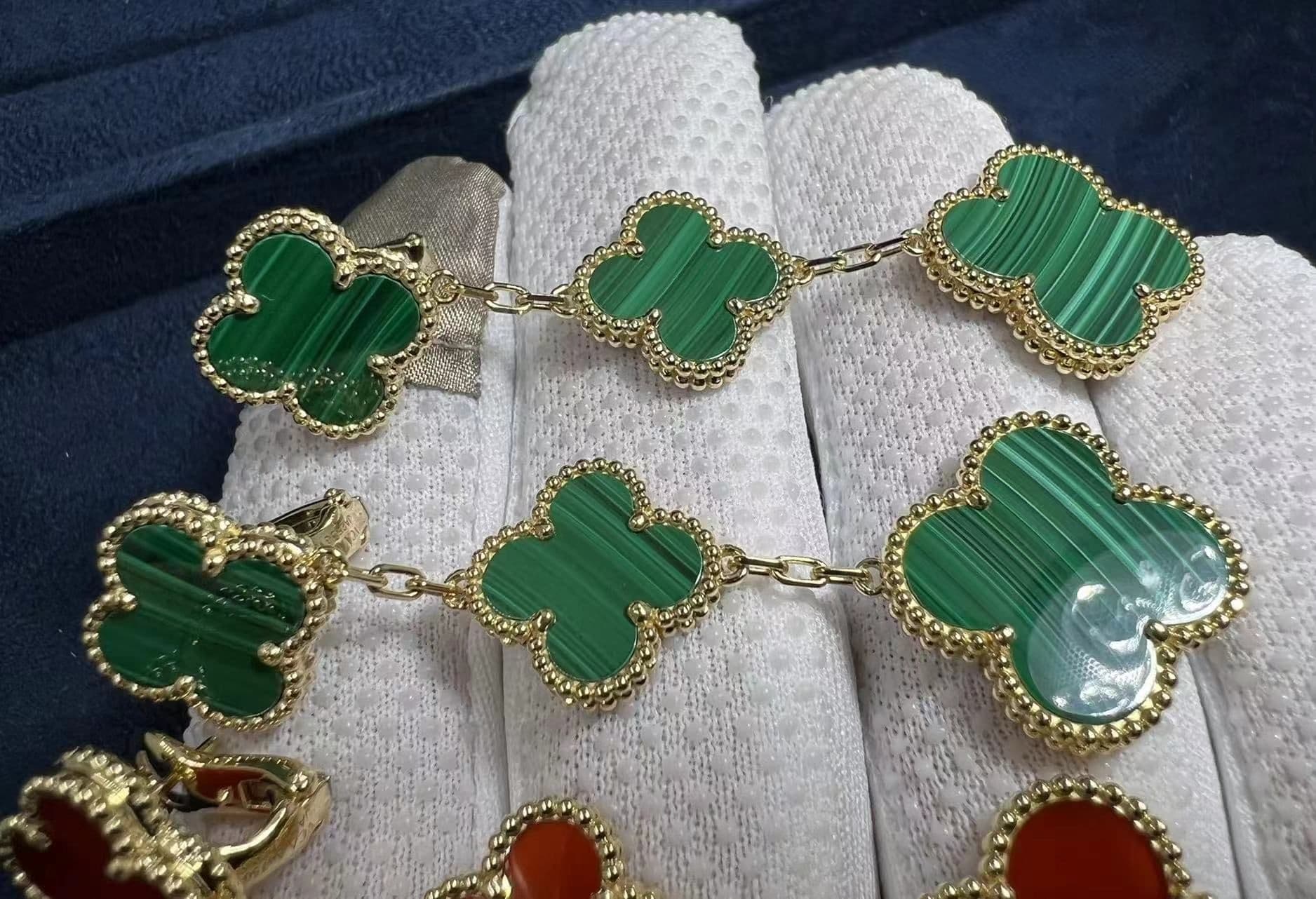 van cleef arpels magic alhambra 3 motif malachite 18k yellow gold long earrings vcaro2ag00 2