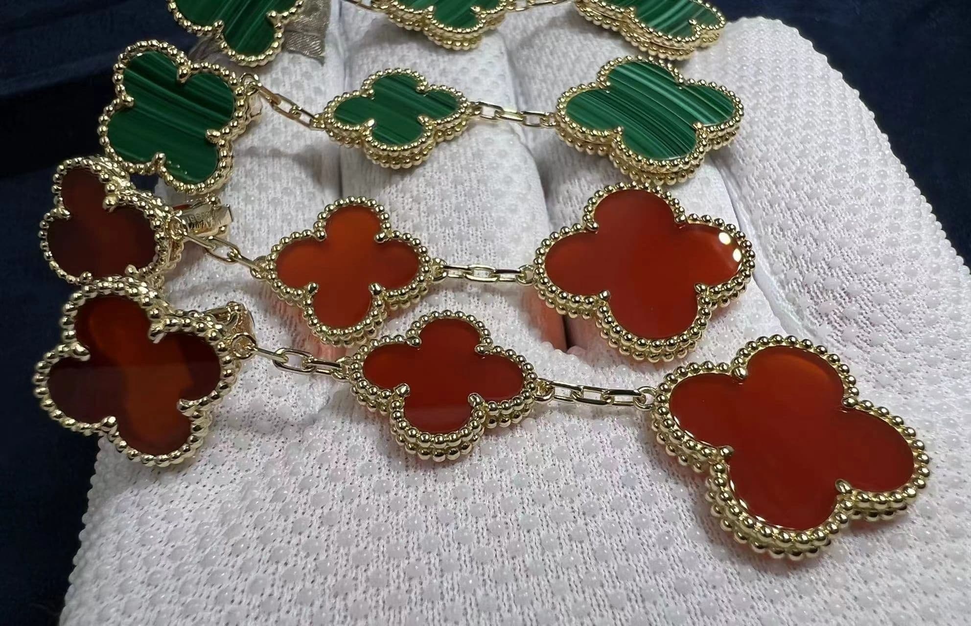 van cleef arpels magic alhambra 3 motif malachite 18k yellow gold long earrings vcaro2ag00 3