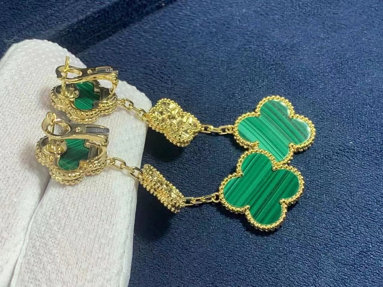 van cleef arpels magic alhambra 3 motifs diamond malachite 18k yellow gold earrings vcaro9ii00 2