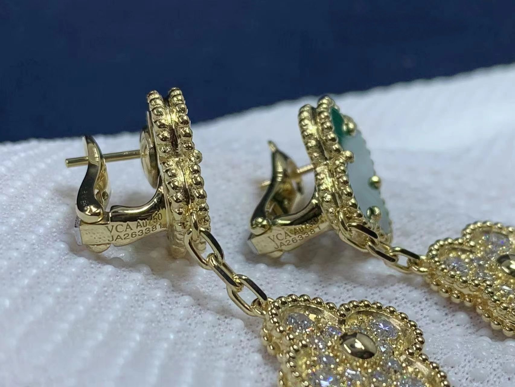 van cleef arpels magic alhambra 3 motifs diamond malachite 18k yellow gold earrings vcaro9ii00 4
